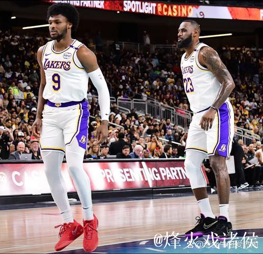 父子联手！詹姆斯携手布朗尼共创历史时刻