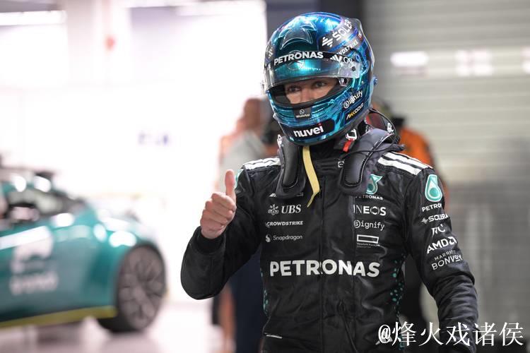 F1新加坡大奖赛:拉塞尔夺得杆位,维斯塔潘位居第二 F1新加坡大奖赛:拉塞尔夺得杆位,维斯塔潘位居第二