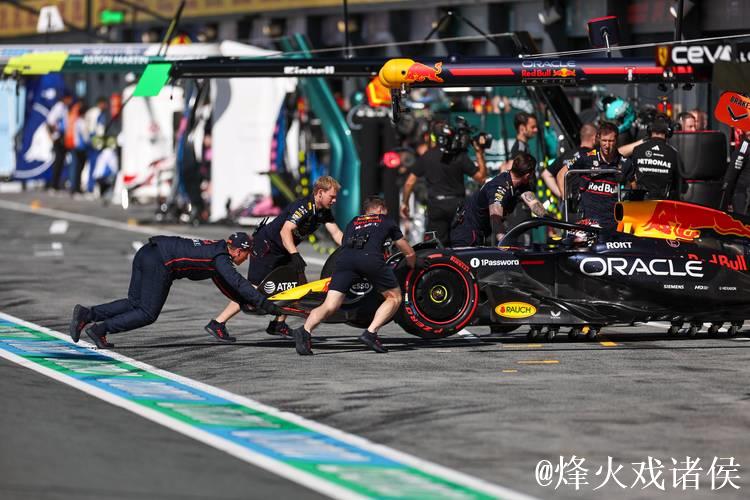 F1荷兰站排位赛：皮亚斯特里摘得杆位，维斯塔潘排名第三